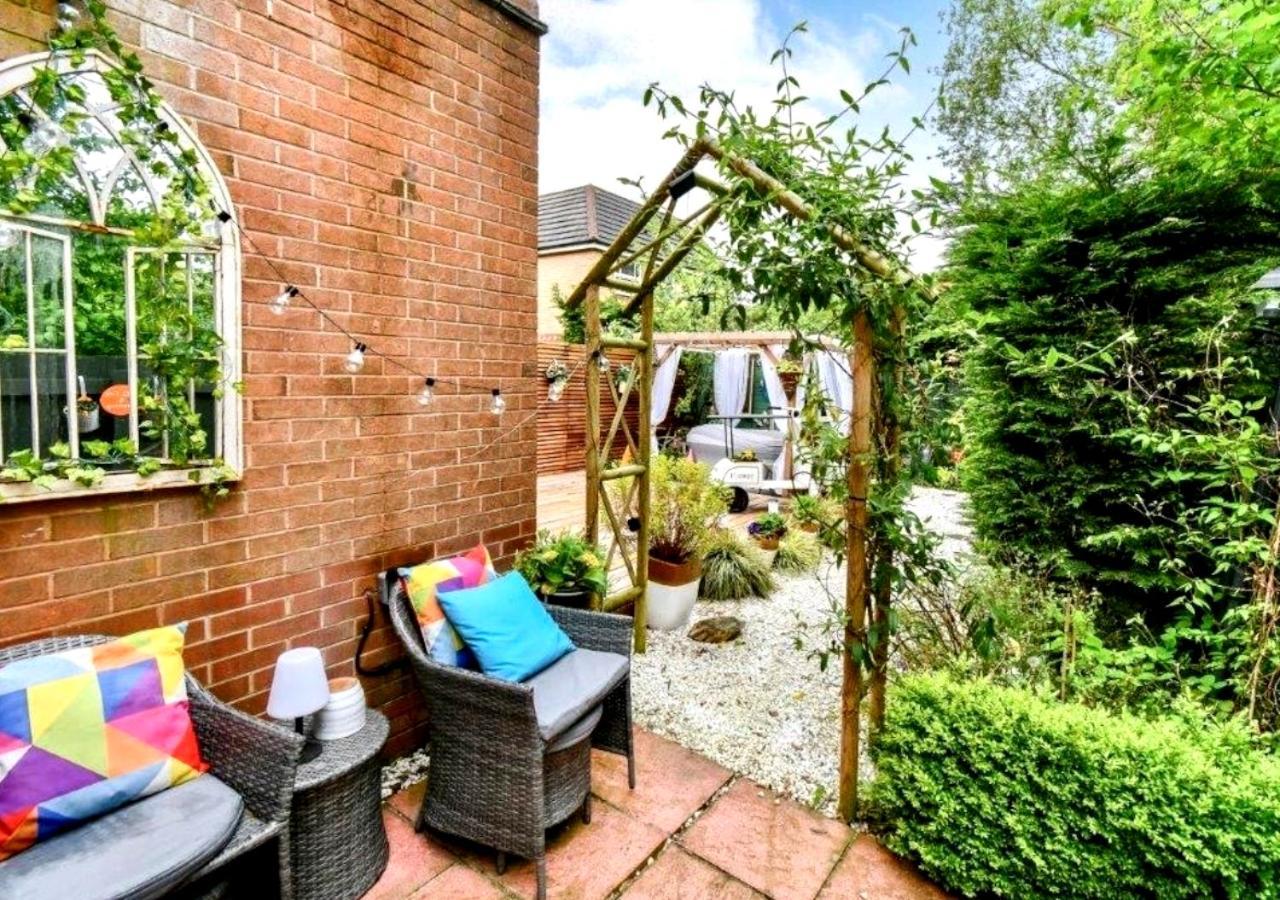 Apartment Cosy Garden Flat, Private Hot Tub & Four Poster Bed *
