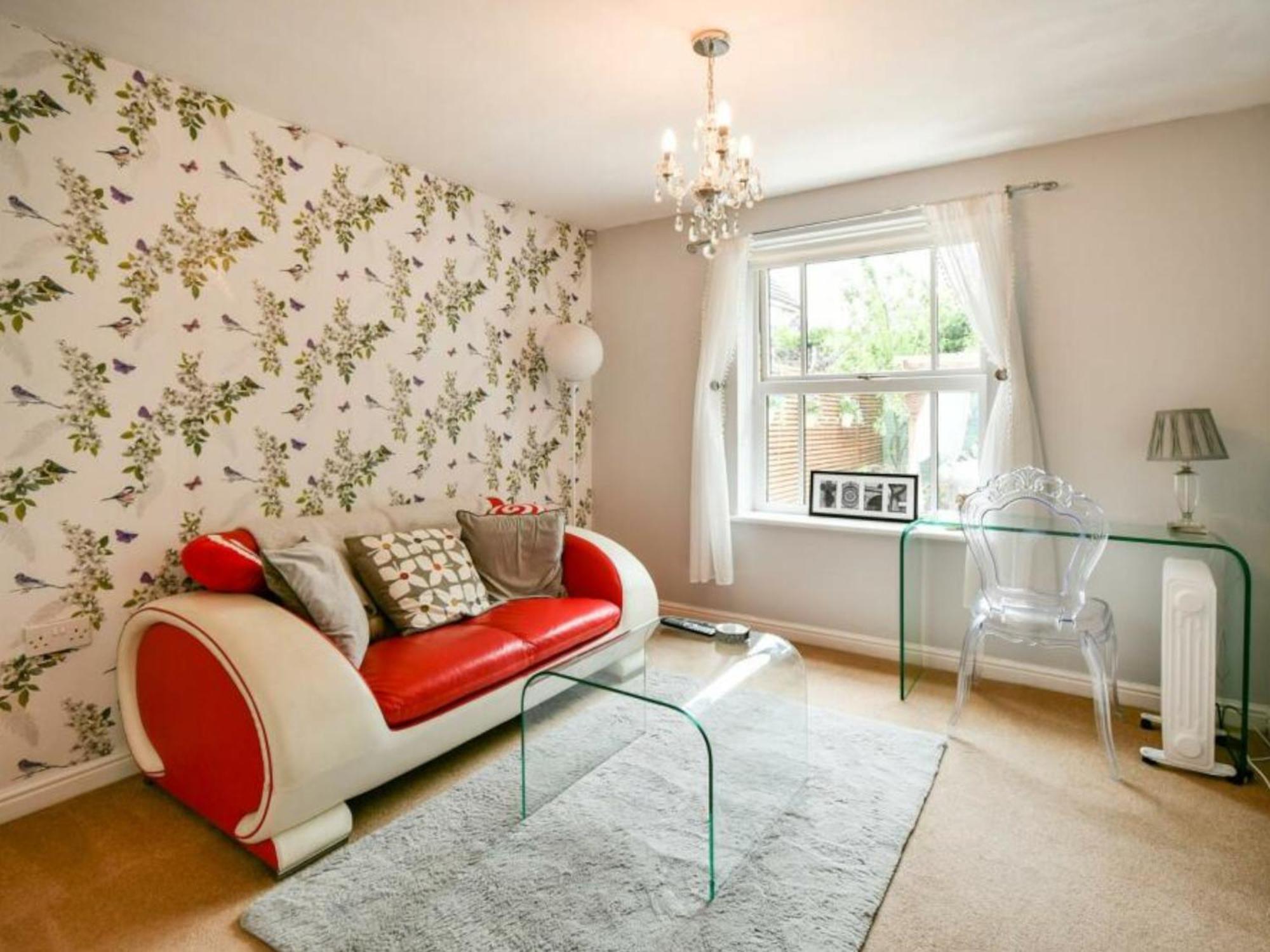 Cosy Garden Flat, Private Hot Tub & Four Poster Bed *